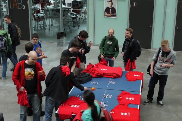 Раздача атрибутики